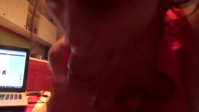 Ua susu e le teine aoga le titi a lona tuagane ae leai se isi i le fale